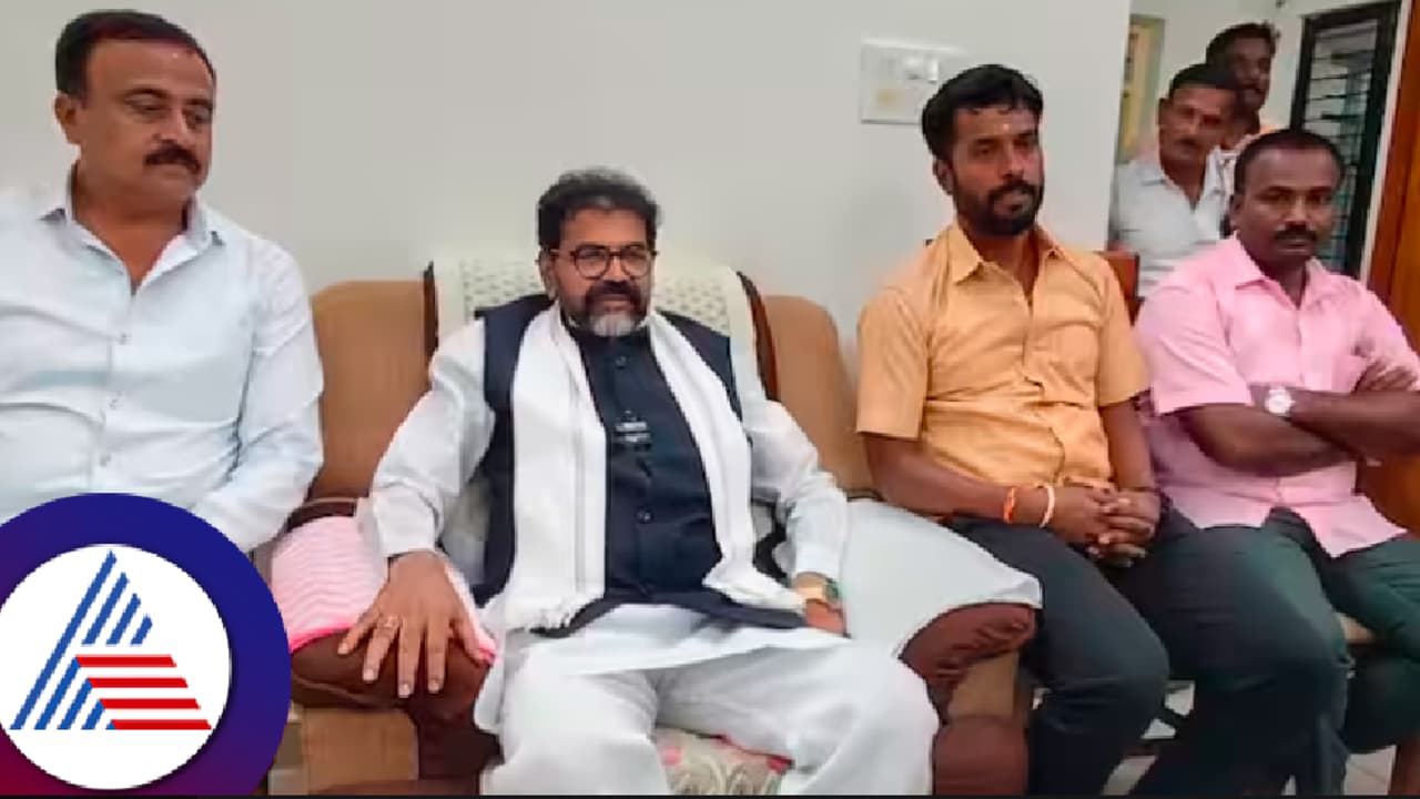 ರಾತ್ರೋರಾತ್ರಿ 14 ಸೈಟ್ ವಾಪಸ್ ಕೊಟ್ಟ ಕಳ್ಳ ಯಾರು? ಸಿಎಂ ವಿರುದ್ಧ ನಾರಾಯಣಸ್ವಾಮಿ ತೀವ್ರ ವಾಗ್ದಾಳಿ! ರಾತ್ರೋರಾತ್ರಿ 14 ಸೈಟ್ ವಾಪಸ್ ಕೊಟ್ಟ ಕಳ್ಳ ಯಾರು? ಸಿಎಂ ವಿರುದ್ಧ ನಾರಾಯಣಸ್ವಾಮಿ ತೀವ್ರ ವಾಗ್ದಾಳಿ!