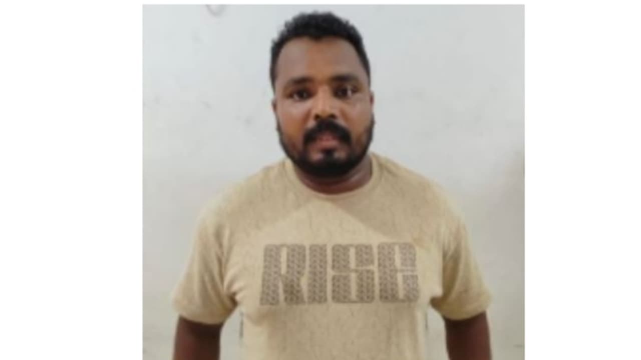 500 രൂപയ്ക്ക് ഇന്ധനം നിറച്ചിട്ട് 300 രൂപ നൽകി; മുഴുവൻ പണവും ചോദിച്ചതിന് രണ്ട് തവണ ആക്രമണം, രണ്ട് പേർ പിടിയിൽ 500 രൂപയ്ക്ക് ഇന്ധനം നിറച്ചിട്ട് 300 രൂപ നൽകി; മുഴുവൻ പണവും ചോദിച്ചതിന് രണ്ട് തവണ ആക്രമണം, രണ്ട് പേർ പിടിയിൽ