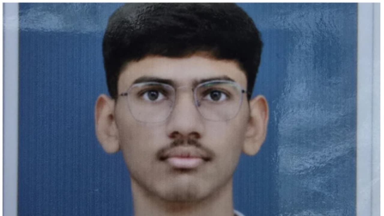 പരിചയപ്പെടാനെന്ന പേരിൽ 3 മണിക്കൂർ നിർത്തി റാഗിങ്; ഗുജറാത്തിൽ എംബിബിഎസ് വിദ്യാർത്ഥി കുഴഞ്ഞുവീണ് മരിച്ചു