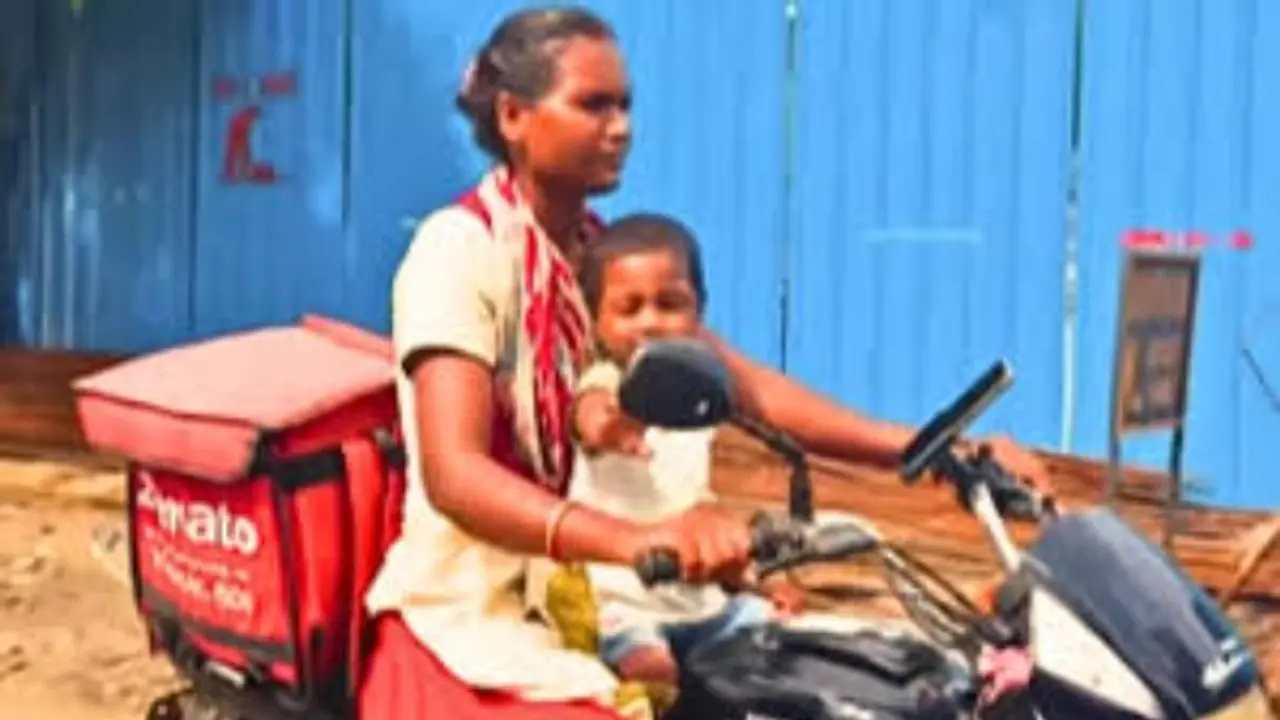 Gujarat: Zomato female delivery agent rides bike with toddler tucked to her belly, earns online praise (WATCH) Gujarat: Zomato female delivery agent rides bike with toddler tucked to her belly, earns online praise (WATCH)