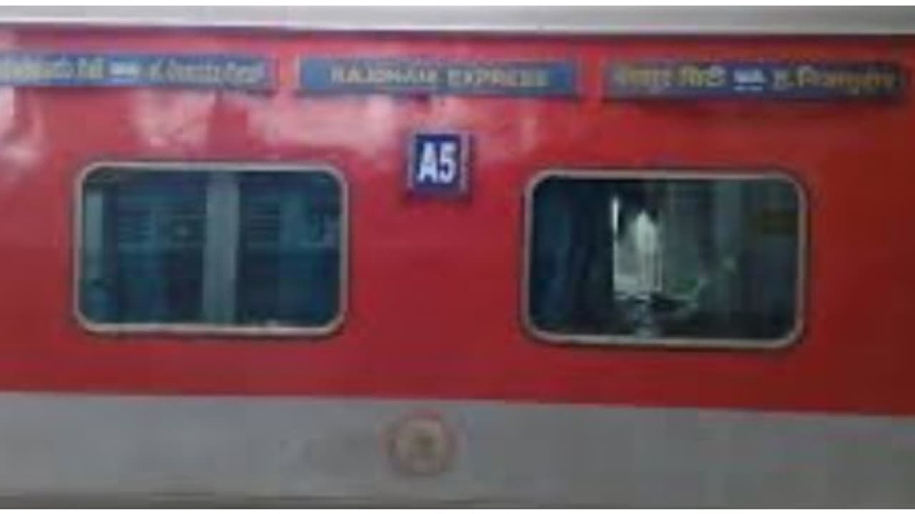 ഇന്ത്യൻ റെയിൽവേക്കെതിരെ കടുത്ത വിമർശനവുമായി ബിജെപി നേതാവ്; 'എന്തിനാണ് ഞങ്ങളെ ഇങ്ങനെ ശിക്ഷിക്കുന്നത്'