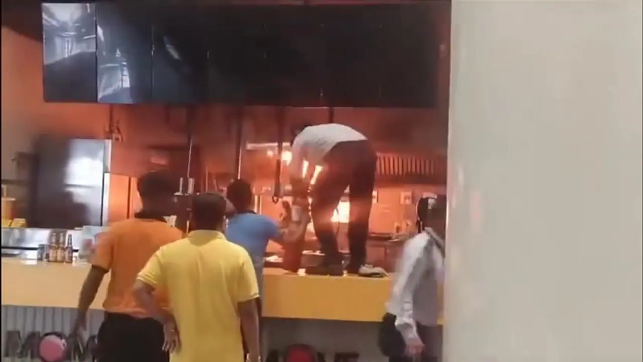 Kolkata fire: Wow Momo outlet at Acropolis Mall catches fire, swift action prevents injuries (WATCH) Kolkata fire: Wow Momo outlet at Acropolis Mall catches fire, swift action prevents injuries (WATCH)