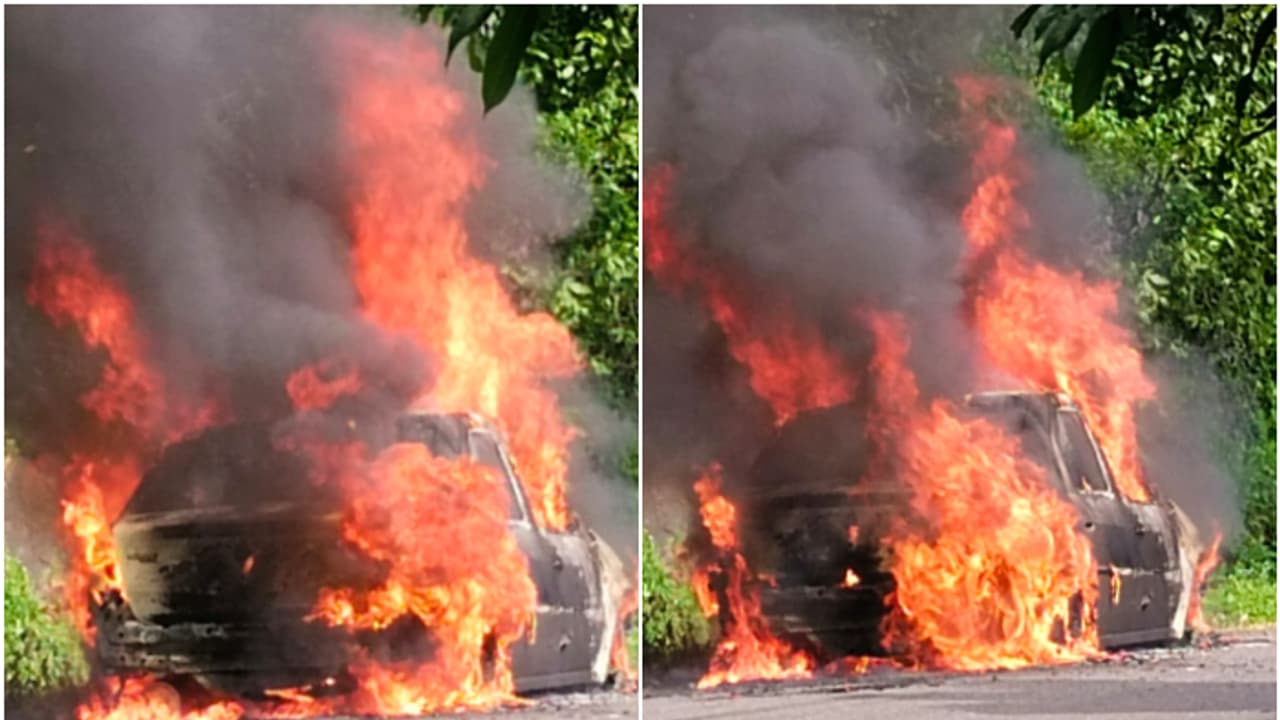 വെച്ചൂച്ചിറയിൽ ഓടിക്കൊണ്ടിരുന്ന കാർ കത്തി നശിച്ചു; കാറിലുണ്ടായിരുന്നത് മൂന്നു പേർ; രക്ഷപ്പെട്ടത് തലനാരിഴയ്ക്ക് വെച്ചൂച്ചിറയിൽ ഓടിക്കൊണ്ടിരുന്ന കാർ കത്തി നശിച്ചു; കാറിലുണ്ടായിരുന്നത് മൂന്നു പേർ; രക്ഷപ്പെട്ടത് തലനാരിഴയ്ക്ക്