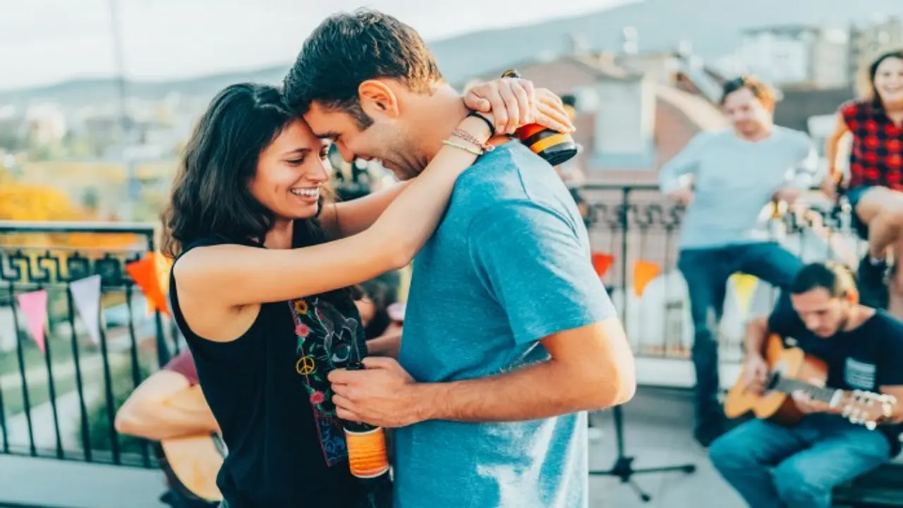 Are people in relationships more satisfied, happier than singles? Here's what study says