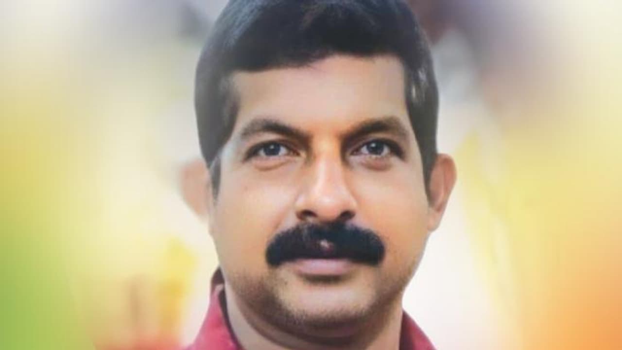 സ്കൂട്ടർ നിയന്ത്രണം വിട്ട് ബൈക്കിലിടിച്ചു; ചികിത്സയിലായിരുന്ന വനം വകുപ്പ് ഉദ്യോഗസ്ഥൻ മരിച്ചു സ്കൂട്ടർ നിയന്ത്രണം വിട്ട് ബൈക്കിലിടിച്ചു; ചികിത്സയിലായിരുന്ന വനം വകുപ്പ് ഉദ്യോഗസ്ഥൻ മരിച്ചു