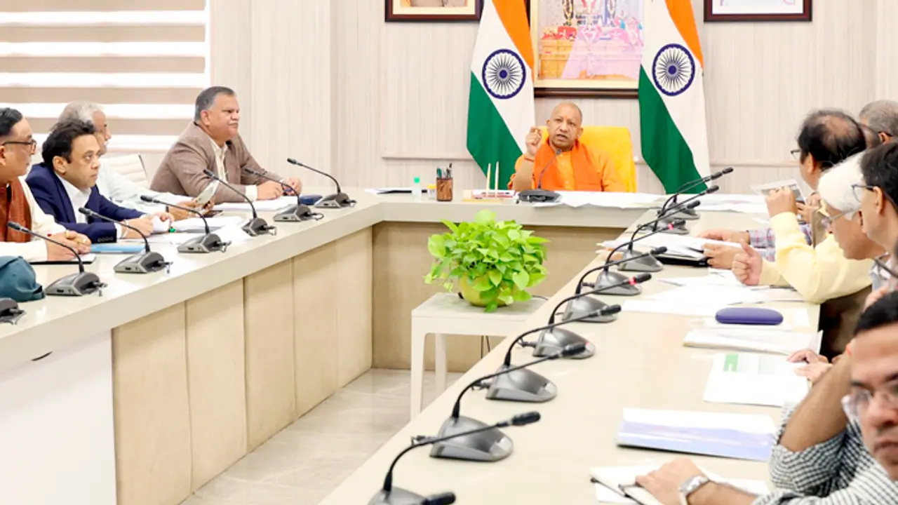 லக்னோ; த்ரில்லிங் அனுபவம் தரும் நாட்டின் முதல் நைட் சஃபாரி கலக்கும் யோகி ஆதித்யநாத் அரசு!