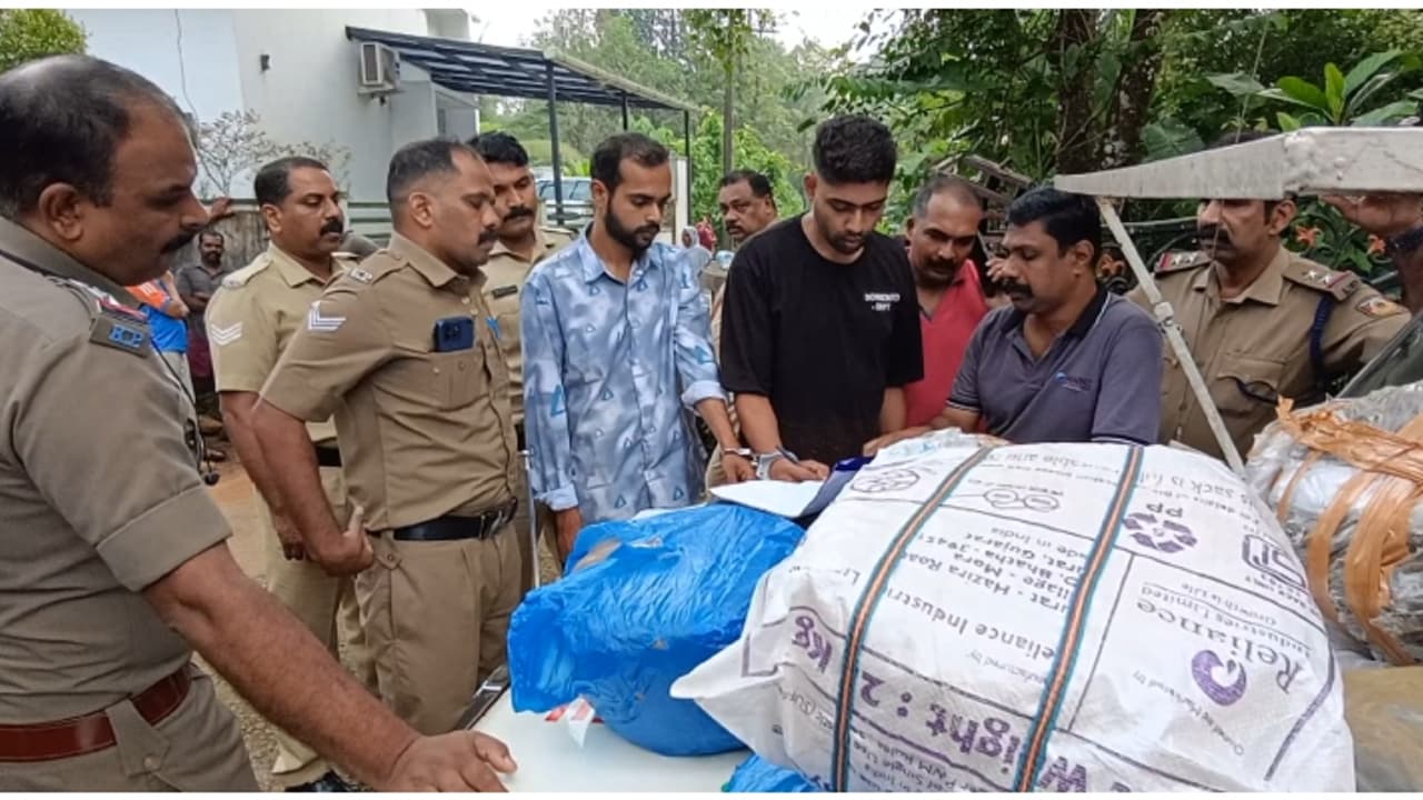 കാറിൽ കഞ്ചാവുമായി യുവാക്കൾ, വാഹന പരിശോധനയ്ക്ക് ഇറങ്ങി പൊലീസ്; രണ്ട് പേ‍ർ പിടിയിൽ
