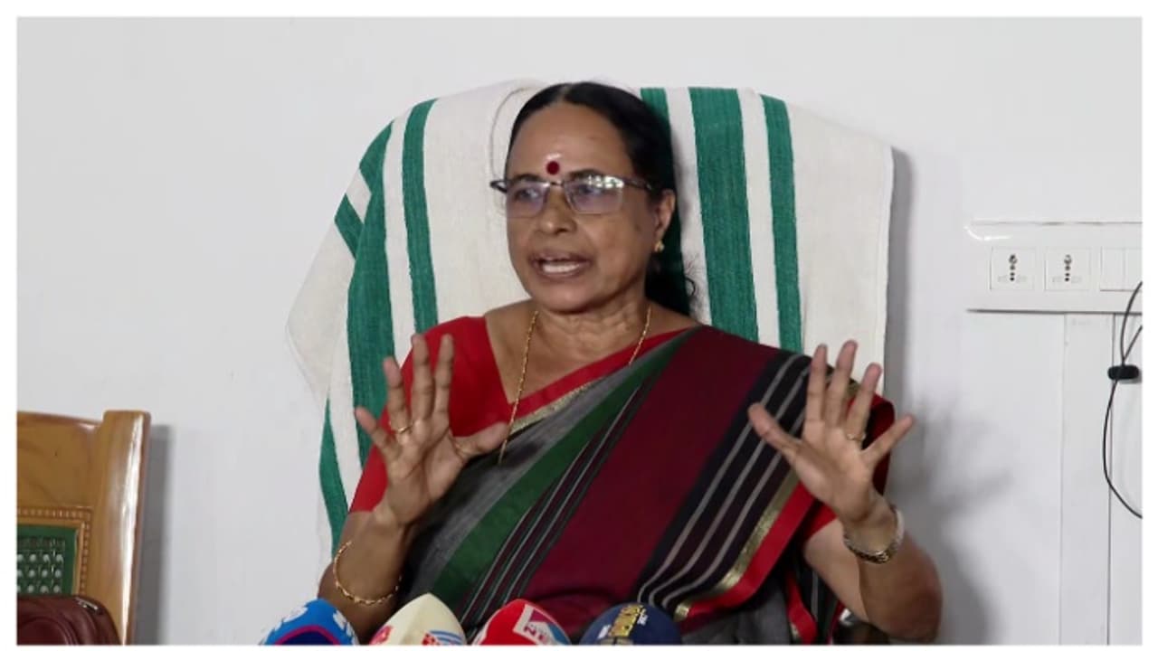 'ഓടി നടക്കാൻ പറ്റുന്നവർ പാർട്ടിയിലേക്ക് വരട്ടെ'; ആരോഗ്യപ്രശ്നം, സജീവ രാഷ്ട്രീയം ഉപേക്ഷിക്കുന്നതായി അയിഷ പോറ്റി 'ഓടി നടക്കാൻ പറ്റുന്നവർ പാർട്ടിയിലേക്ക് വരട്ടെ'; ആരോഗ്യപ്രശ്നം, സജീവ രാഷ്ട്രീയം ഉപേക്ഷിക്കുന്നതായി അയിഷ പോറ്റി