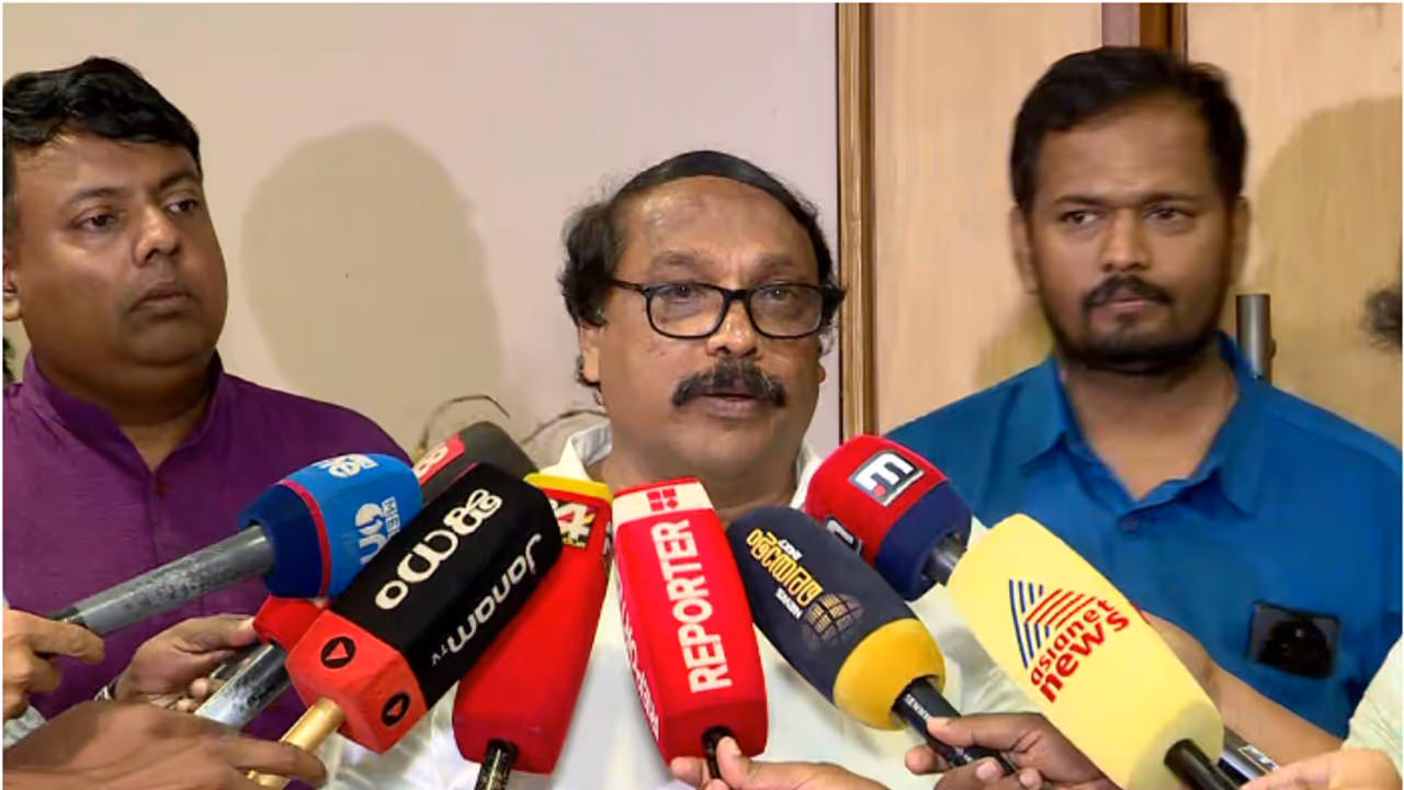 ഇരട്ട വോട്ട് ആക്ഷേപം; വോട്ടുചെയ്യാതെ ബിജെപി ജില്ലാ പ്രസിഡൻ്റ്, സംഘർഷം ഒഴിവാക്കാനായി ചെയ്തില്ലെന്ന് പ്രതികരണം