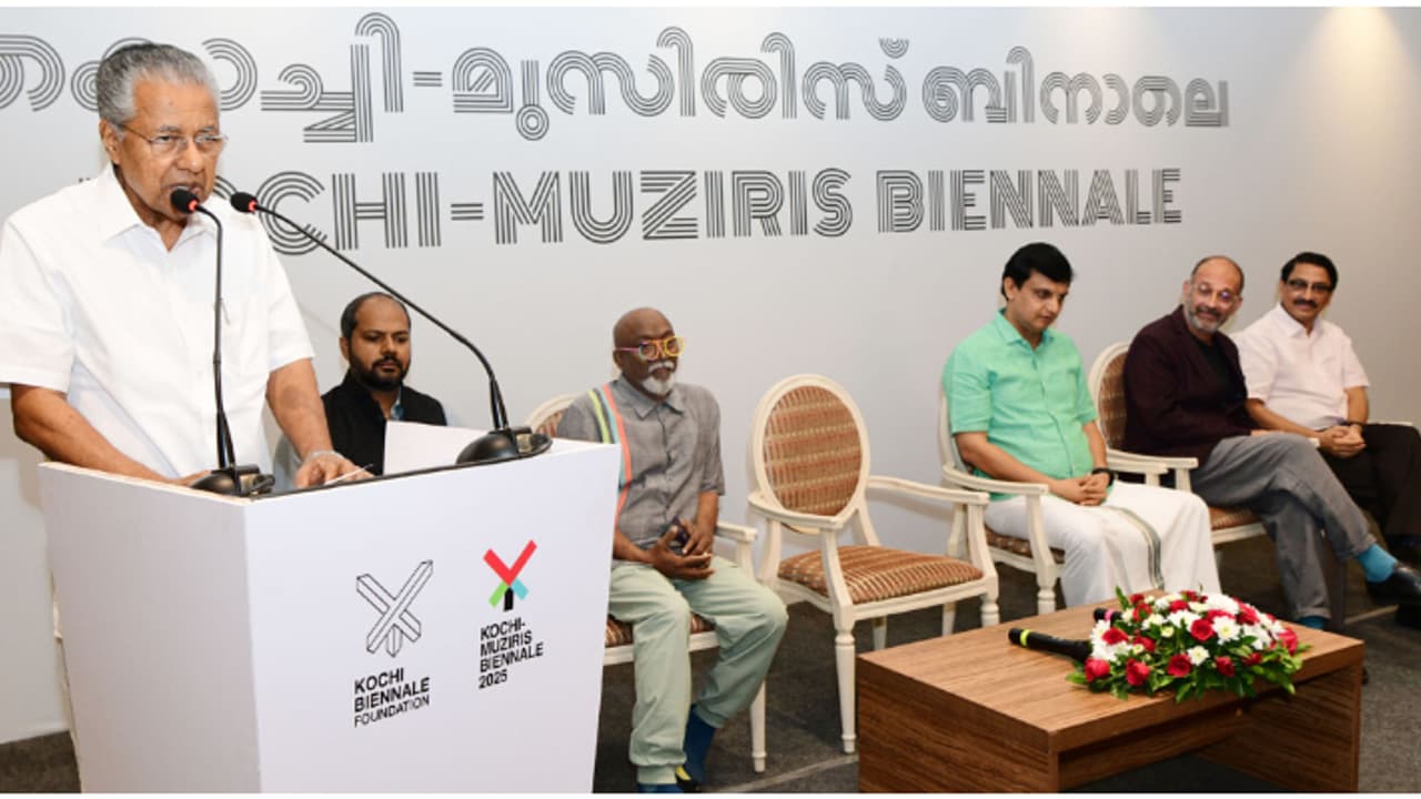 ബിനാലെ @6, ആറാം പതിപ്പിൽ മുഖ്യമന്ത്രി പിണറായി വിജയന്റെ 2 പ്രഖ്യാപനങ്ങൾ! ക്യൂറേറ്ററും തിയതിയും കുറിക്കപ്പെട്ടു ബിനാലെ @6, ആറാം പതിപ്പിൽ മുഖ്യമന്ത്രി പിണറായി വിജയന്റെ 2 പ്രഖ്യാപനങ്ങൾ! ക്യൂറേറ്ററും തിയതിയും കുറിക്കപ്പെട്ടു