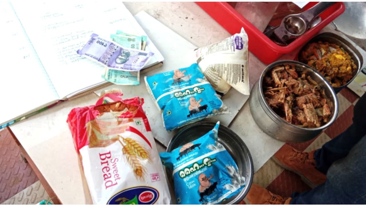 ആലപ്പുഴയിൽ വീണ്ടും ആരോഗ്യവിഭാഗത്തിന്‍റെ പരിശോധന, തണ്ണീർമുക്കത്തെ സ്ഥാപനങ്ങളിൽ കണ്ടെത്തിയത് പഴകിയ ഭക്ഷണം