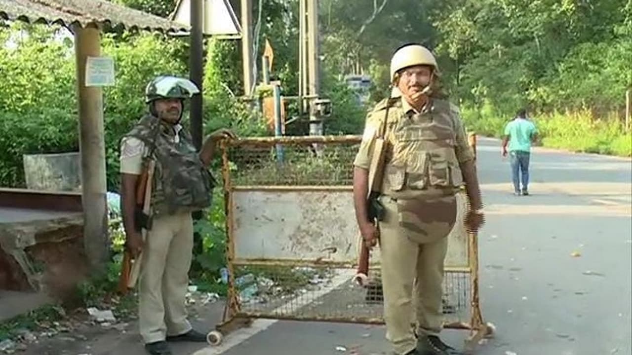 ಕರ್ನಾಟಕದ ಕೊನೆಯ ನಕ್ಸಲ್ ರವೀಂದ್ರ ಪತ್ತೆಗೆ ಪೊಲೀಸರ ಮಾರುವೇಷ! ಕರ್ನಾಟಕದ ಕೊನೆಯ ನಕ್ಸಲ್ ರವೀಂದ್ರ ಪತ್ತೆಗೆ ಪೊಲೀಸರ ಮಾರುವೇಷ!