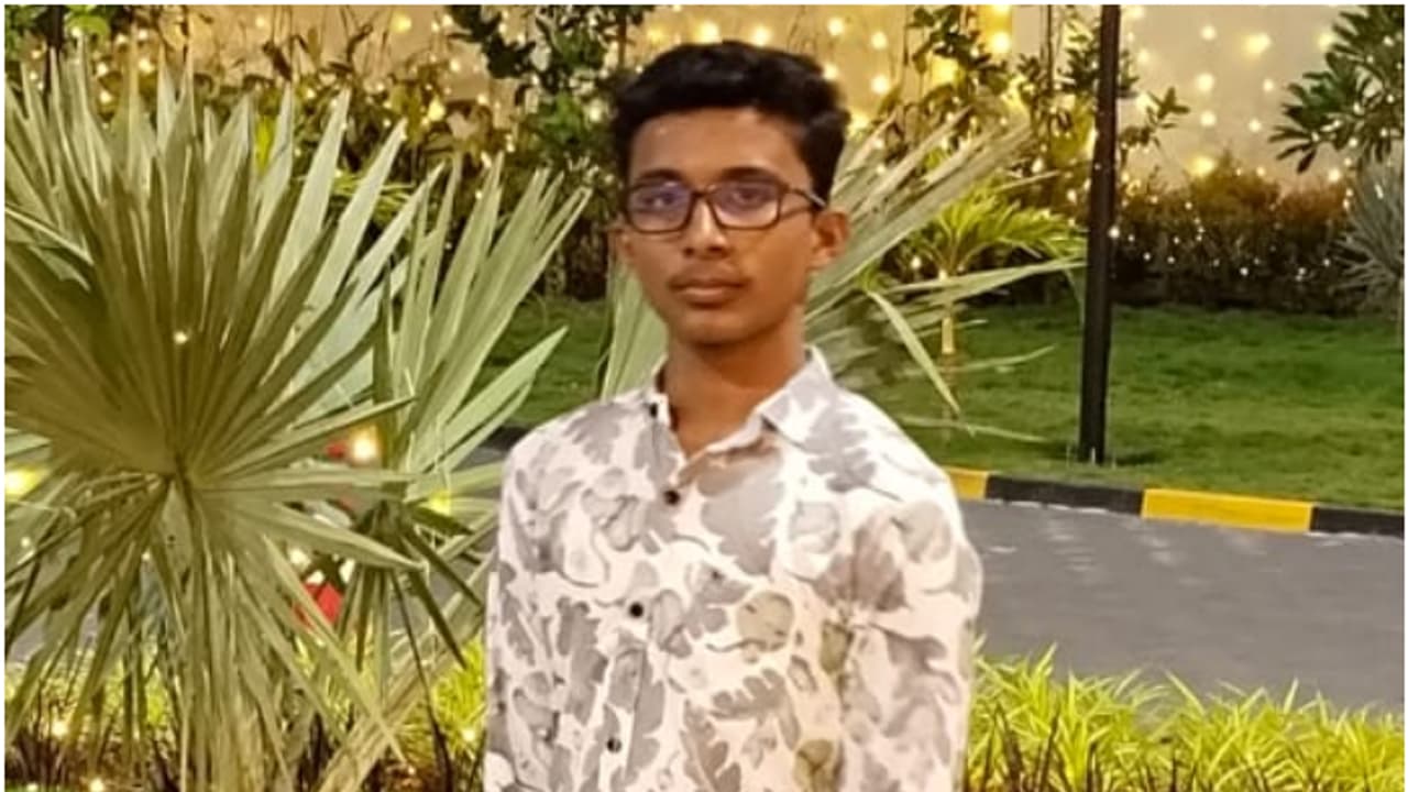 കോഴിക്കോട് 9 ാം ക്ലാസ് വിദ്യാർത്ഥിയെ കാണാതായെന്ന് പരാതി; അന്വേഷണം തുടങ്ങി പൊലീസ് കോഴിക്കോട് 9 ാം ക്ലാസ് വിദ്യാർത്ഥിയെ കാണാതായെന്ന് പരാതി; അന്വേഷണം തുടങ്ങി പൊലീസ്