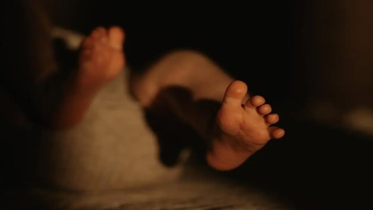 ರಾಮನಗರ: ಶೌಚಾಲಯ ಗುಂಡಿಗೆ ನವಜಾತ ಶಿಶು ಶವ ಪತ್ತೆ