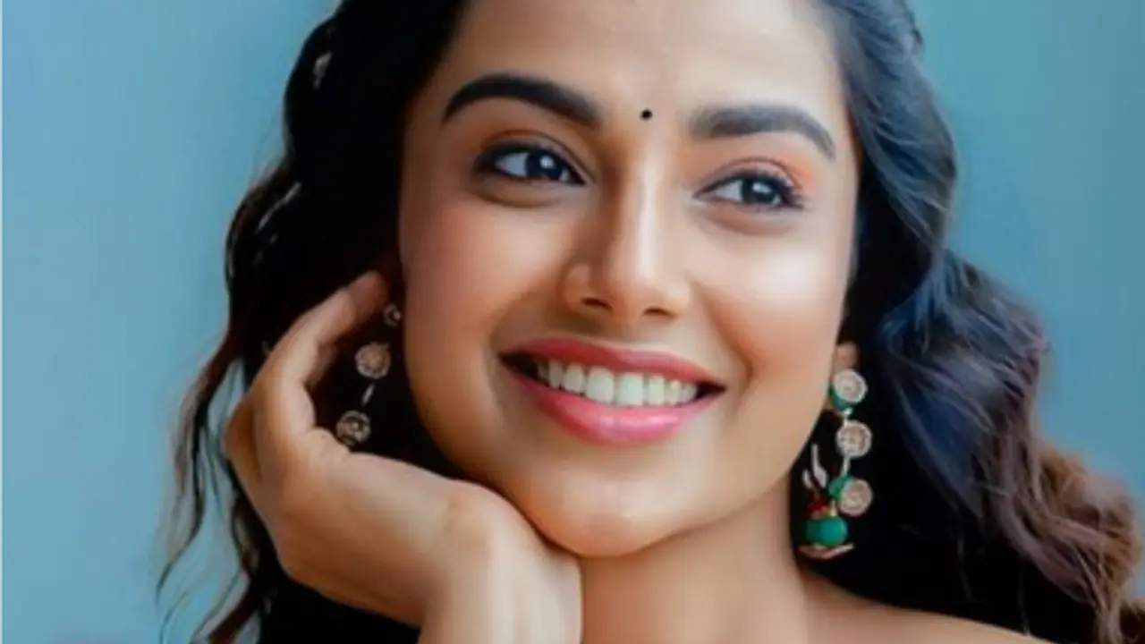 ദുല്‍ഖറിന്റെ 'ലക്കി' നായിക വിവാഹിതയാകുന്നോ?, ഒടുവില്‍ പ്രതികരണവുമായി നടി