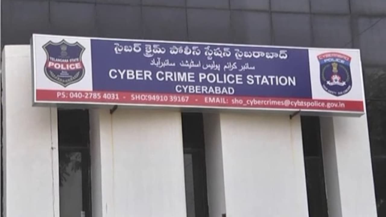 വെറും 7 മിനിറ്റ്, അക്കൗണ്ടിലുണ്ടായിരുന്ന ഒന്നേമുക്കാൽ ലക്ഷം അപ്രത്യക്ഷമായി; ഭാര്യയുടെ അക്കൗണ്ടിലെ പണവും പോയി