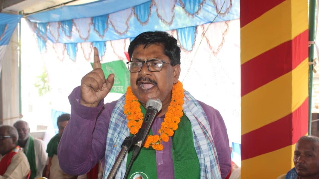 സ്വർണവും വെള്ളിയും സമ്മാനമായി നൽകി റെയിൽവേ, ഇതൊന്നും എനിക്ക് വേണ്ടെന്ന് എംപി, മടക്കി നൽകി