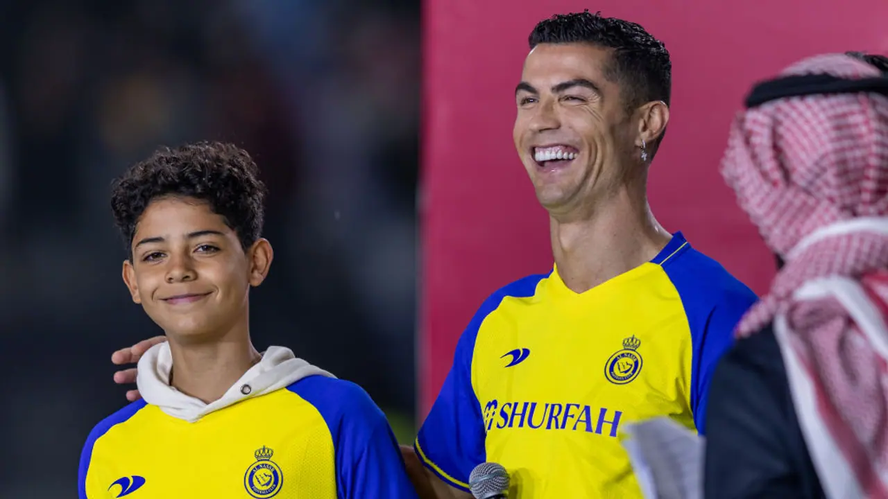 Cristiano Ronaldo hinting at delaying retirement to play with son Cristiano Jr sets Internet abuzz (WATCH) Cristiano Ronaldo hinting at delaying retirement to play with son Cristiano Jr sets Internet abuzz (WATCH)
