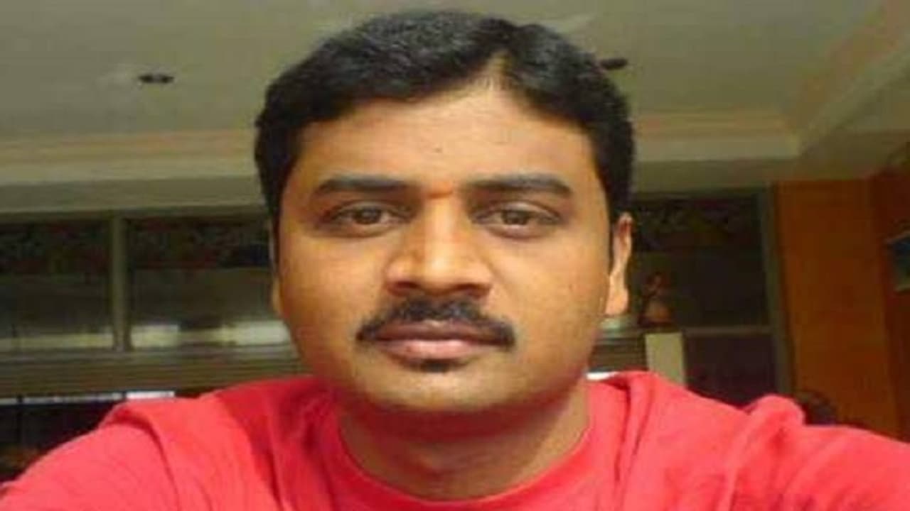 ಹಾಸನ: ಅತ್ತೆ ಸೊಸೆ ಜಗಳದಲ್ಲಿ ಅಮಾಯಕ ವ್ಯಕ್ತಿ ಬಲಿ, ಗುಂಡು ಹಾರಿಸಿಕೊಂಡು ಆತ್ಮಹತ್ಯೆ ಹಾಸನ: ಅತ್ತೆ ಸೊಸೆ ಜಗಳದಲ್ಲಿ ಅಮಾಯಕ ವ್ಯಕ್ತಿ ಬಲಿ, ಗುಂಡು ಹಾರಿಸಿಕೊಂಡು ಆತ್ಮಹತ್ಯೆ