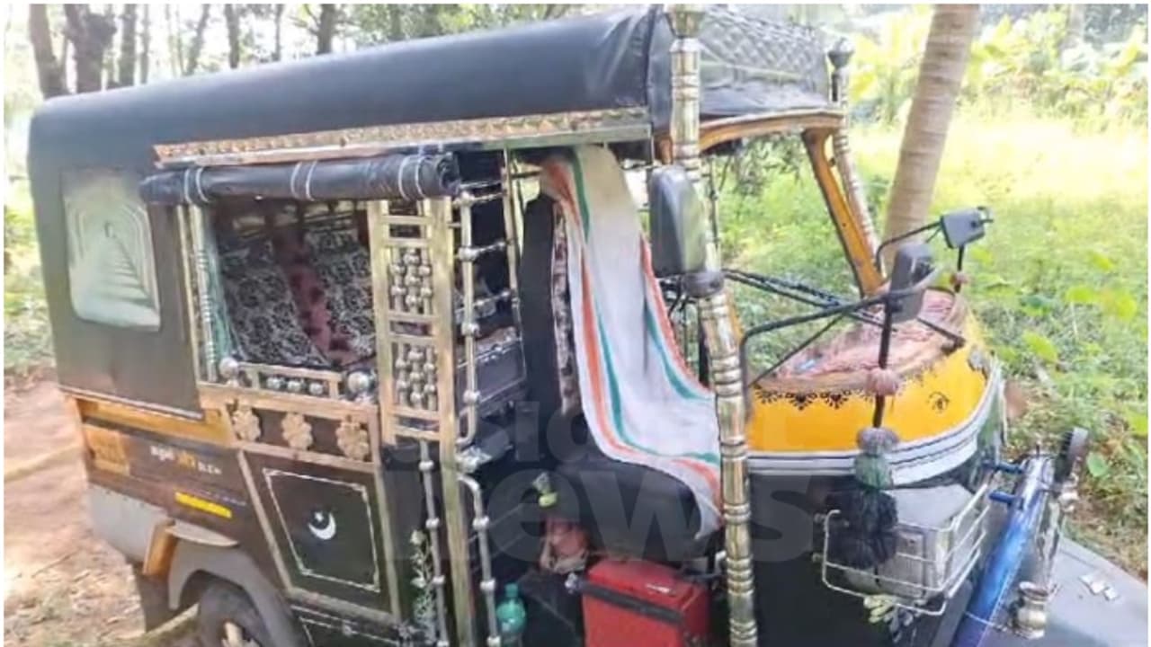 സ്കൂളിലേക്ക് പോകുന്നതിനിടെ ഓട്ടോ മറിഞ്ഞ് അപകടം; മൂന്ന് പ്ലസ് വൺ വിദ്യാർത്ഥിനികൾക്ക് പരിക്കേറ്റു സ്കൂളിലേക്ക് പോകുന്നതിനിടെ ഓട്ടോ മറിഞ്ഞ് അപകടം; മൂന്ന് പ്ലസ് വൺ വിദ്യാർത്ഥിനികൾക്ക് പരിക്കേറ്റു