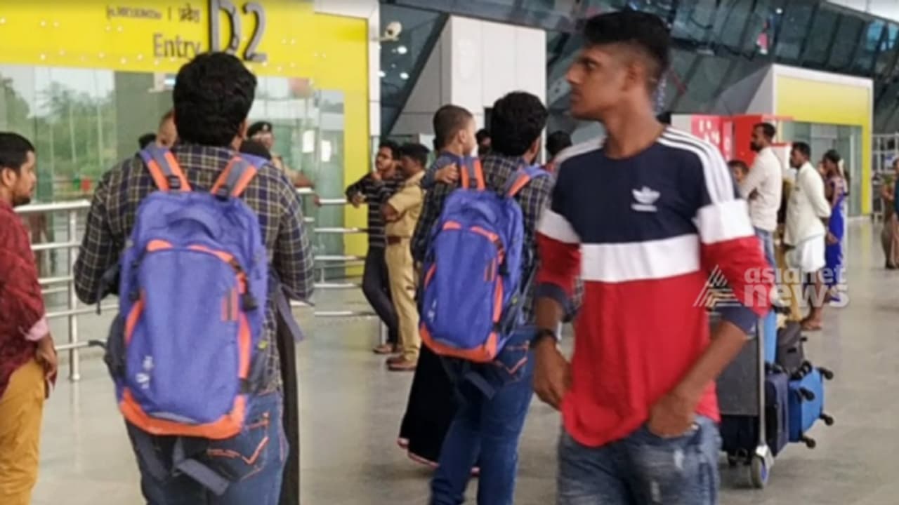 കേരളത്തിൽ അതിവേഗ യാത്രക്ക് പുതിയ സർവീസ്: തിരുവനന്തപുരത്ത് നിന്ന് കൊച്ചിയിലേക്ക് നാളെ മുതൽ പുതിയ വിമാന സർവീസ് കേരളത്തിൽ അതിവേഗ യാത്രക്ക് പുതിയ സർവീസ്: തിരുവനന്തപുരത്ത് നിന്ന് കൊച്ചിയിലേക്ക് നാളെ മുതൽ പുതിയ വിമാന സർവീസ്