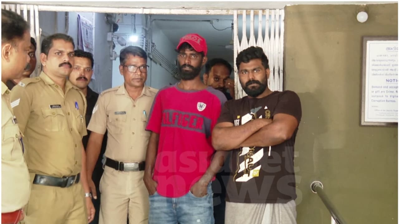 നൈറ്റ് പട്രോളിങ്ങിനിടെ പൊലീസുകാർക്ക് നേരെ അക്രമണം; രണ്ട് യുവാക്കള് പിടിയിൽ, കാറും കസ്റ്റഡിയിലെടുത്തു നൈറ്റ് പട്രോളിങ്ങിനിടെ പൊലീസുകാർക്ക് നേരെ അക്രമണം; രണ്ട് യുവാക്കള് പിടിയിൽ, കാറും കസ്റ്റഡിയിലെടുത്തു