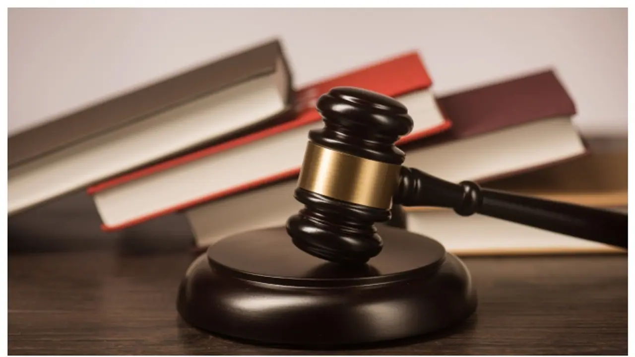 44 ವರ್ಷದ ಡಿವೋರ್ಸ್, ಪರಿಹಾರಕ್ಕೆ ಇದ್ದ ಬದ್ದ ಜಮೀನು ಮಾರಿದ ವೃದ್ಧ 44 ವರ್ಷದ ಡಿವೋರ್ಸ್, ಪರಿಹಾರಕ್ಕೆ ಇದ್ದ ಬದ್ದ ಜಮೀನು ಮಾರಿದ ವೃದ್ಧ