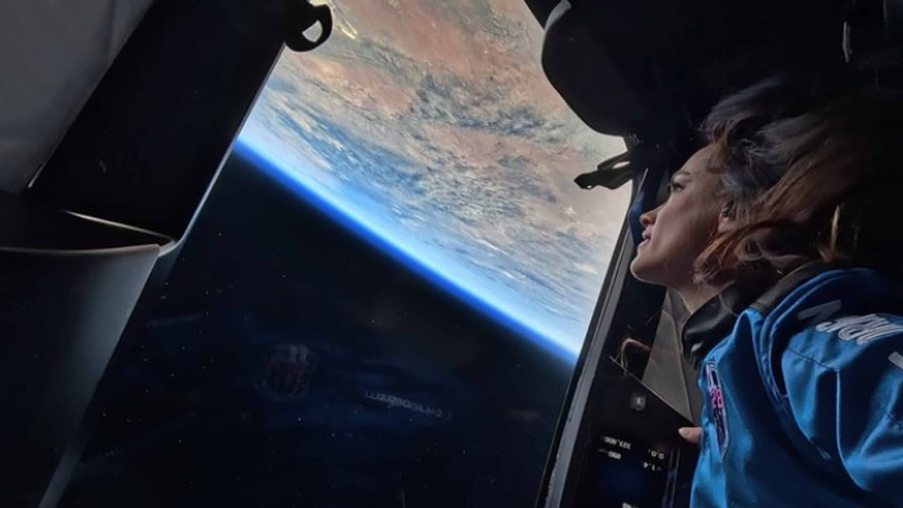 ബഹിരാകാശം കീഴടക്കുന്ന നൂറാം വനിത, ചരിത്രമെഴുതി എമിലി കലൻഡ്രെല്ലി; ബ്ലൂ ഒറിജിന്‍ ദൗത്യം വിജയം 