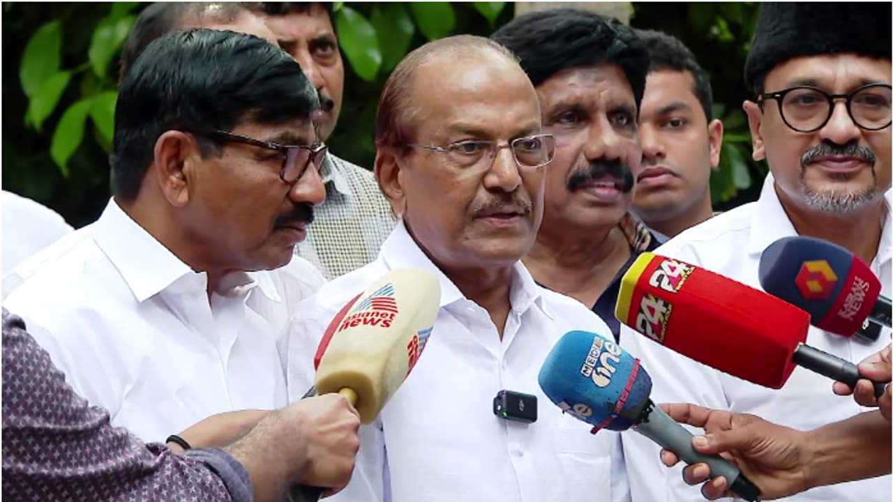 പാലക്കാട് മഴവിൽ സഖ്യമെന്ന എംവിഗോവിന്ദന്റെ പ്രതികരണം വിചിത്രം, ജനം ചിരിച്ചു തള്ളുമെന്ന് കുഞ്ഞാലിക്കുട്ടി പാലക്കാട് മഴവിൽ സഖ്യമെന്ന എംവിഗോവിന്ദന്റെ പ്രതികരണം വിചിത്രം, ജനം ചിരിച്ചു തള്ളുമെന്ന് കുഞ്ഞാലിക്കുട്ടി