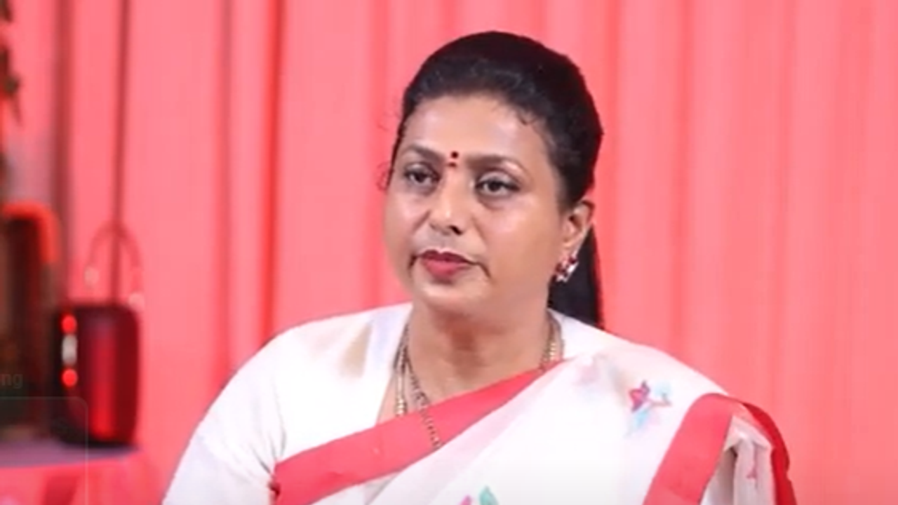 Roja's Family: ఏపీ మాజీ మంత్రి రోజా కుటుంబంపై భూ కబ్జా ఆరోపణలు Roja's Family: ఏపీ మాజీ మంత్రి రోజా కుటుంబంపై భూ కబ్జా ఆరోపణలు