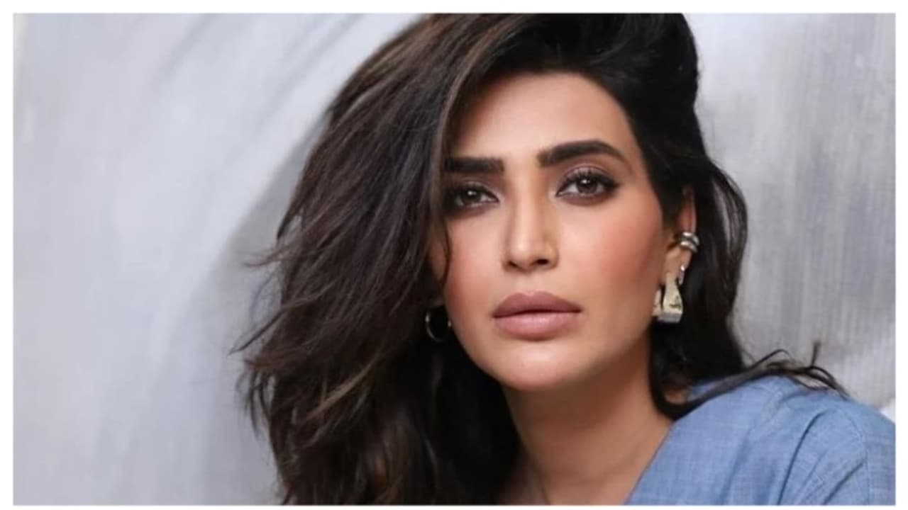 മുടികൊഴിച്ചിൽ കുറഞ്ഞത് ഇങ്ങനെ ; ടിപ്സ് പങ്കുവച്ച് കരിഷ്മ തന്ന