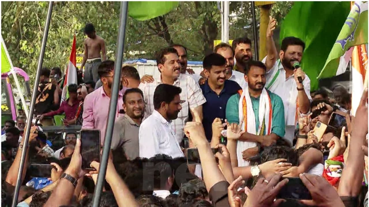 ബാലേട്ടാ ബാലേട്ടാ... എവിടെ പോയി ബാലേട്ടാ; സിപിഎമ്മിനെ പരിഹസിച്ച് വി കെ ശ്രീകണ്ഠൻ ബാലേട്ടാ ബാലേട്ടാ... എവിടെ പോയി ബാലേട്ടാ; സിപിഎമ്മിനെ പരിഹസിച്ച് വി കെ ശ്രീകണ്ഠൻ