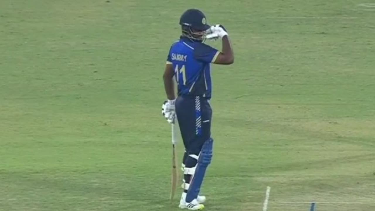 മുഷ്താഖ് അലിയിലും സഞ്ജുവിന്റെ മസില് ഷോ! കേരളത്തെ വിജയത്തിലേക്ക് നയിച്ച് നായകന്, സര്വീസസ് വീണു മുഷ്താഖ് അലിയിലും സഞ്ജുവിന്റെ മസില് ഷോ! കേരളത്തെ വിജയത്തിലേക്ക് നയിച്ച് നായകന്, സര്വീസസ് വീണു