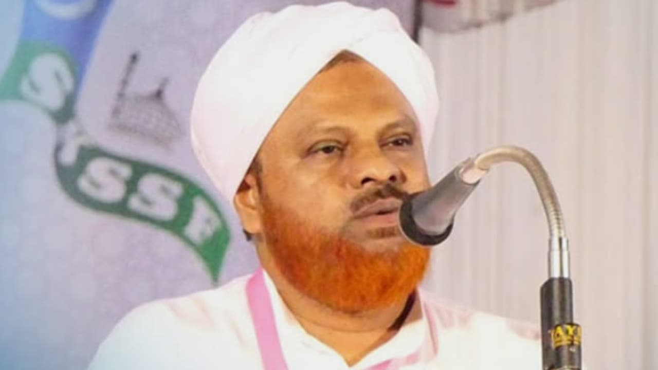 'സമസ്തയുടെ അധ്യക്ഷനെ നിരന്തരം വേട്ടയാടുന്നു', പിഎംഎ സലാമിനും കെഎം ഷാജിക്കും എതിരെ സമസ്ത നേതാവ് 'സമസ്തയുടെ അധ്യക്ഷനെ നിരന്തരം വേട്ടയാടുന്നു', പിഎംഎ സലാമിനും കെഎം ഷാജിക്കും എതിരെ സമസ്ത നേതാവ്