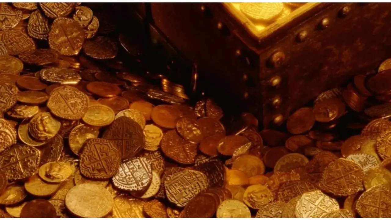 തറയിൽ നി​ഗൂഢമായ കയ‍‍ർ, കുഴിച്ച് നോക്കിയ പ്ലംബർ ഞെട്ടി; ലോഹപ്പെട്ടിയിൽ അപൂർവ നിധി ശേഖരം, സംഭവം ഓസ്ട്രിയയിൽ