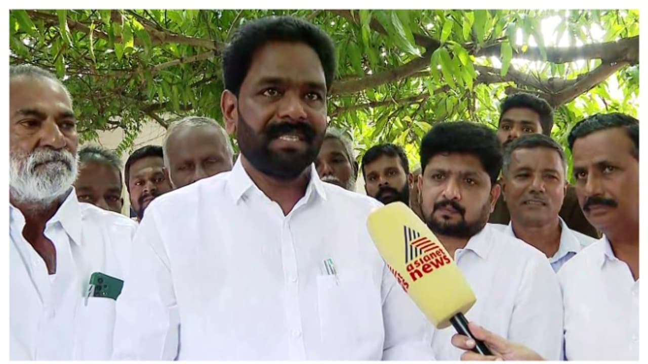 കൊഴിഞ്ഞാമ്പാറയിൽ സിപിഎം വിമത കൺവെൻഷൻ; ജില്ല സെക്രട്ടറി സംഘടന മര്യാദ പാലിക്കുന്നില്ലെന്ന് ആക്ഷേപം