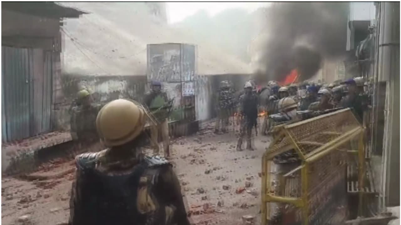 യുപിയിലെ സംബാലിൽ സംഘർഷം കനക്കുന്നു; 3 പേർ മരിച്ചു, 22 പേർക്ക് പരിക്ക്, 15 പേർ കസ്റ്റഡിയിൽ