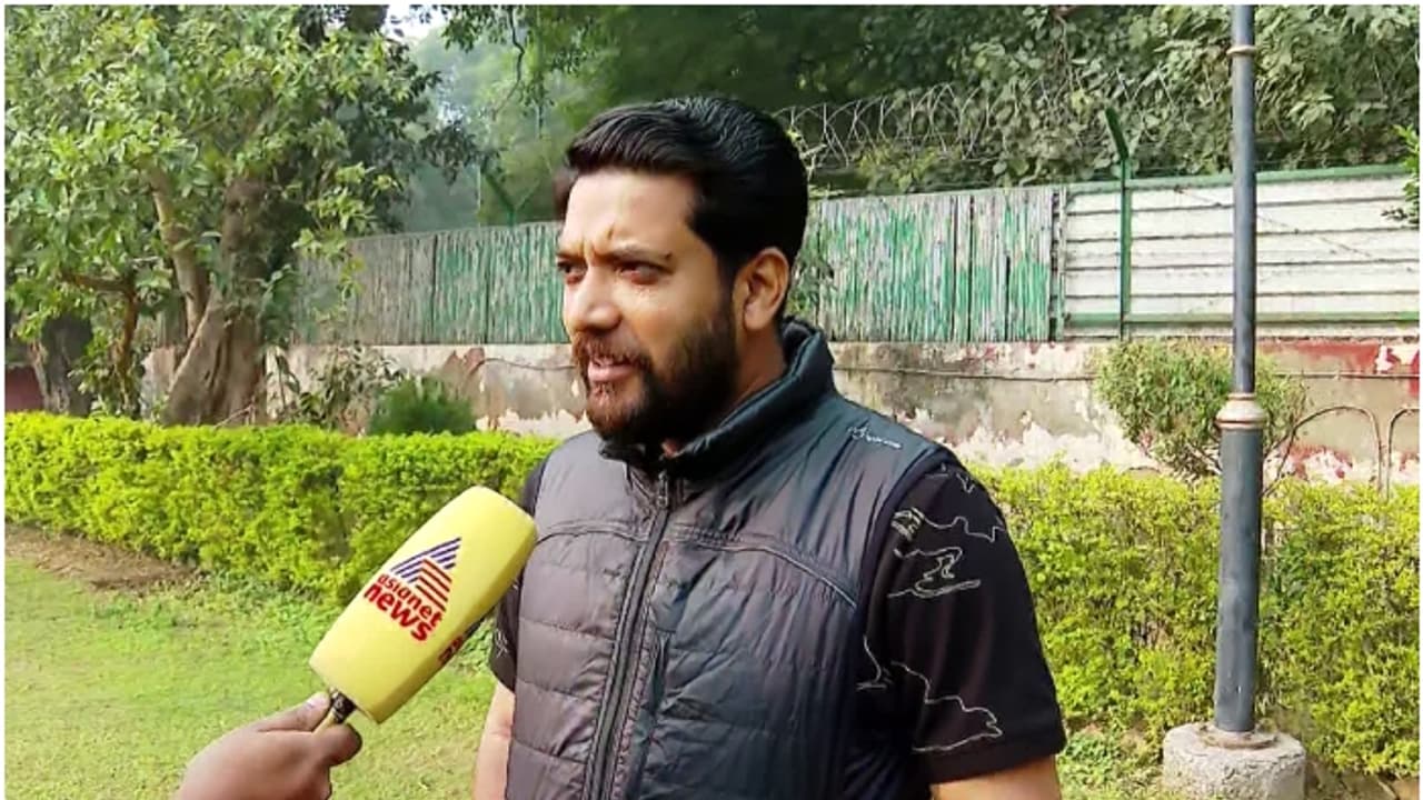 'വർഗീയ ശക്തികളുടെ വോട്ടുകൾ വേണ്ടെന്ന് തന്നെയാണ് നിലപാട്'; സിപിഎം ആരോപണം തള്ളി ഷാഫി പറമ്പിൽ 'വർഗീയ ശക്തികളുടെ വോട്ടുകൾ വേണ്ടെന്ന് തന്നെയാണ് നിലപാട്'; സിപിഎം ആരോപണം തള്ളി ഷാഫി പറമ്പിൽ