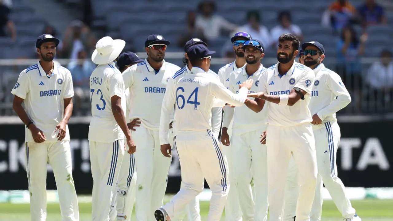 മെല്‍ബണ്‍ ടെസ്റ്റ് ആവേശ കൊടുമുടിയില്‍! തല വെട്ടിയിട്ടും വാലറ്റം പിടിക്കാനാവാതെ ഇന്ത്യ; ഓസീസിന് മേല്‍ക്കൈ