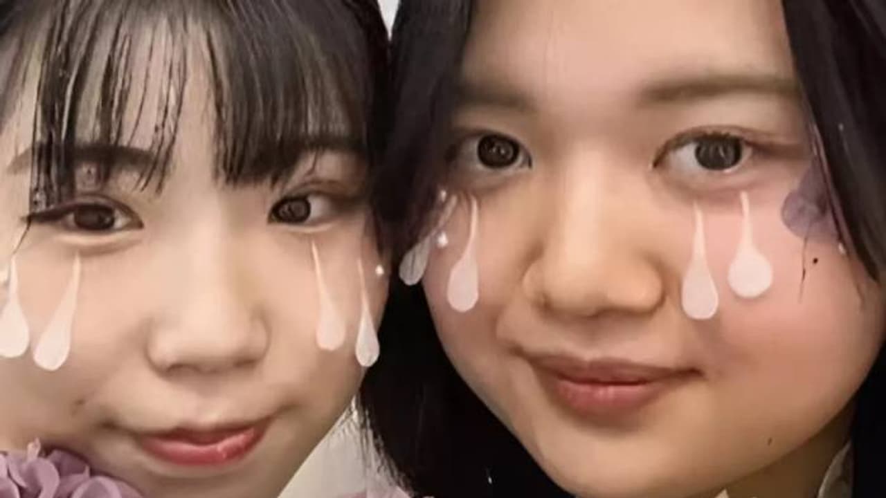 ഇത് അവരുടെ കാലം തന്നെ, എന്നാലും..; കണ്ണീരിന് പകരം സൂപ്പർ ഗ്ലൂ, ജപ്പാനിൽ നിന്നും വിചിത്രമായ ട്രെൻഡ് ഇത് അവരുടെ കാലം തന്നെ, എന്നാലും..; കണ്ണീരിന് പകരം സൂപ്പർ ഗ്ലൂ, ജപ്പാനിൽ നിന്നും വിചിത്രമായ ട്രെൻഡ്