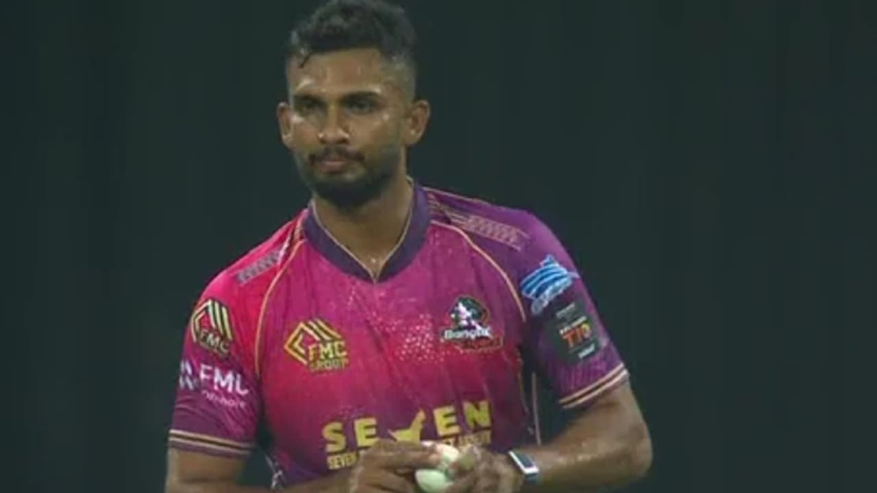 ഓവറിലെ ആദ്യ 3 പന്തില് വഴങ്ങിയത് 30 റണ്സ്, അബുദാബി ടി10 ലീഗില് നാണക്കേടിന്റെ റെക്കോര്ഡിട്ട് ദാസുന് ഷനക ഓവറിലെ ആദ്യ 3 പന്തില് വഴങ്ങിയത് 30 റണ്സ്, അബുദാബി ടി10 ലീഗില് നാണക്കേടിന്റെ റെക്കോര്ഡിട്ട് ദാസുന് ഷനക