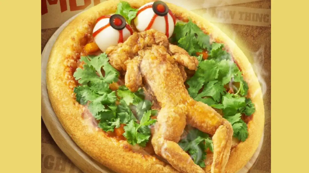 ഡീപ് ഫ്രൈഡ് തവള ടോപ്പിംഗുമായി പിസ ഹട്ട്, ചേരി തിരിഞ്ഞ് ഭക്ഷണ പ്രേമികൾ 