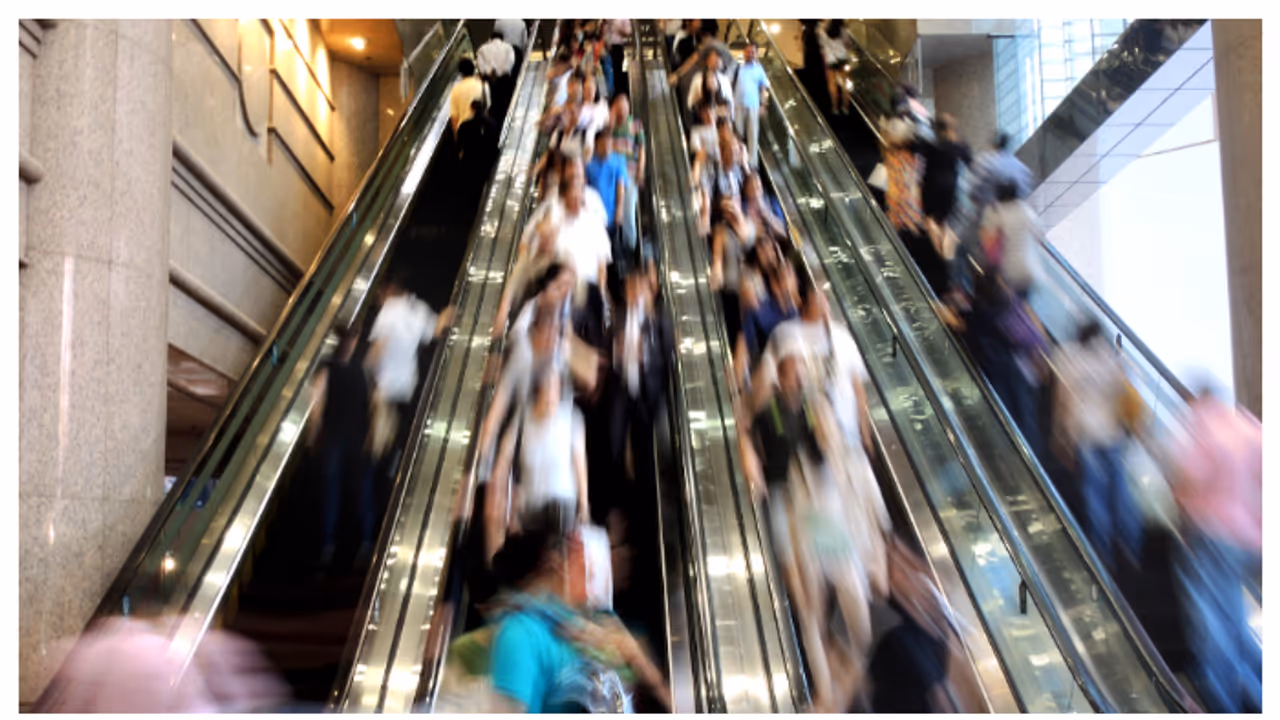 ഷോപ്പിങ് മാളിൽ കറങ്ങിനടക്കും, തിരക്കിൽ തനിസ്വരൂപം പുറത്തുവരും; പരാതിക്ക് പിന്നാലെ ആളെ പൊക്കി കുവൈത്ത് പൊലീസ് ഷോപ്പിങ് മാളിൽ കറങ്ങിനടക്കും, തിരക്കിൽ തനിസ്വരൂപം പുറത്തുവരും; പരാതിക്ക് പിന്നാലെ ആളെ പൊക്കി കുവൈത്ത് പൊലീസ്