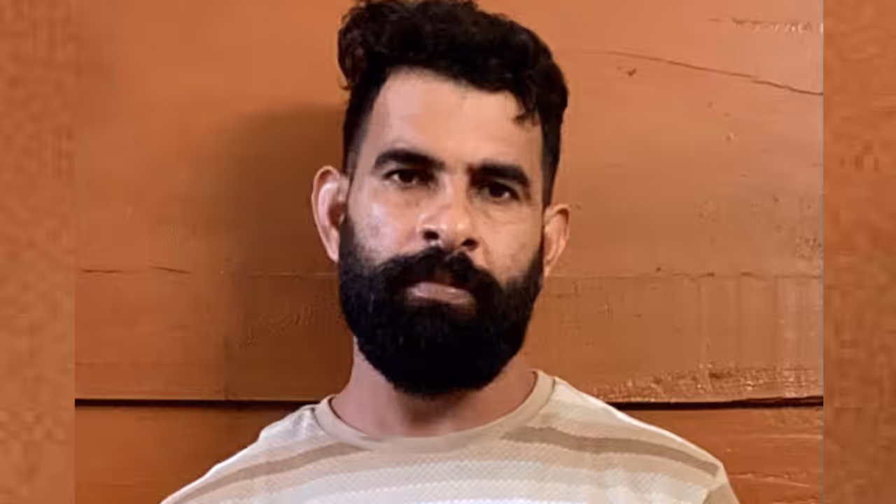 ഇടപ്പള്ളി ടോളിലെ ജിമ്മിൽ പരിശോധന: പിടിച്ചത് ബാംഗ്ലൂർ, ഒഡീഷ, ആന്ധ്രയിൽ നിന്നുമായി എത്തിച്ച കഞ്ചാവും എംഡിഎംഎയും ഇടപ്പള്ളി ടോളിലെ ജിമ്മിൽ പരിശോധന: പിടിച്ചത് ബാംഗ്ലൂർ, ഒഡീഷ, ആന്ധ്രയിൽ നിന്നുമായി എത്തിച്ച കഞ്ചാവും എംഡിഎംഎയും