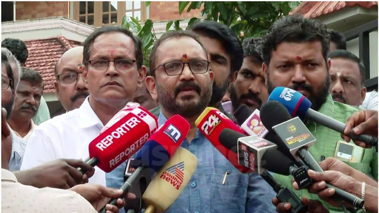 'കള്ളവാര്ത്ത കൊടുത്താൽ ഓഫീസിലേക്ക് ഞങ്ങൾ വരും'; മാധ്യമങ്ങള്ക്കെതിരെ വീണ്ടും ഭീഷണിയുമായി കെ.സുരേന്ദ്രൻ 'കള്ളവാര്ത്ത കൊടുത്താൽ ഓഫീസിലേക്ക് ഞങ്ങൾ വരും'; മാധ്യമങ്ങള്ക്കെതിരെ വീണ്ടും ഭീഷണിയുമായി കെ.സുരേന്ദ്രൻ