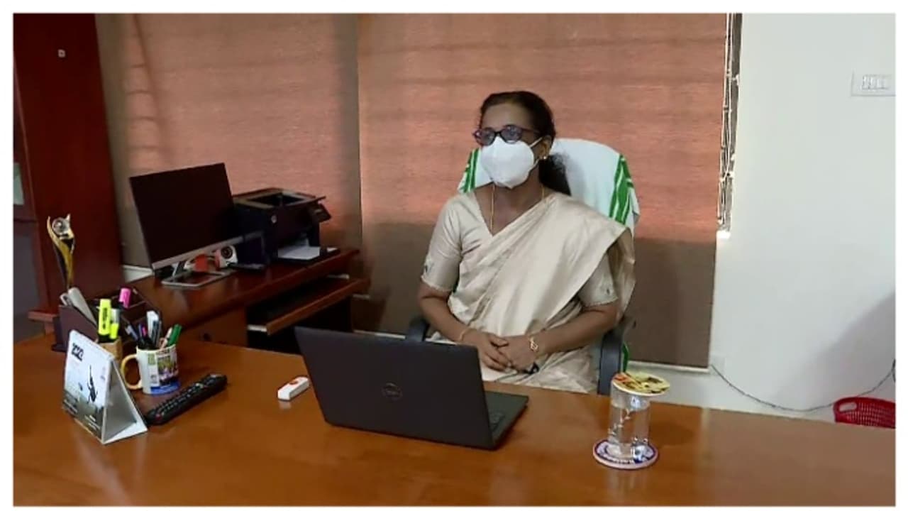 സർക്കാരിന്റെ പട്ടിക വെട്ടി ഗവര്ണര്: ഡോ. സിസ തോമസിന് ഡിജിറ്റൽ സർവകലാശാല വിസിയുടെ ചുമതല നല്കി സർക്കാരിന്റെ പട്ടിക വെട്ടി ഗവര്ണര്: ഡോ. സിസ തോമസിന് ഡിജിറ്റൽ സർവകലാശാല വിസിയുടെ ചുമതല നല്കി