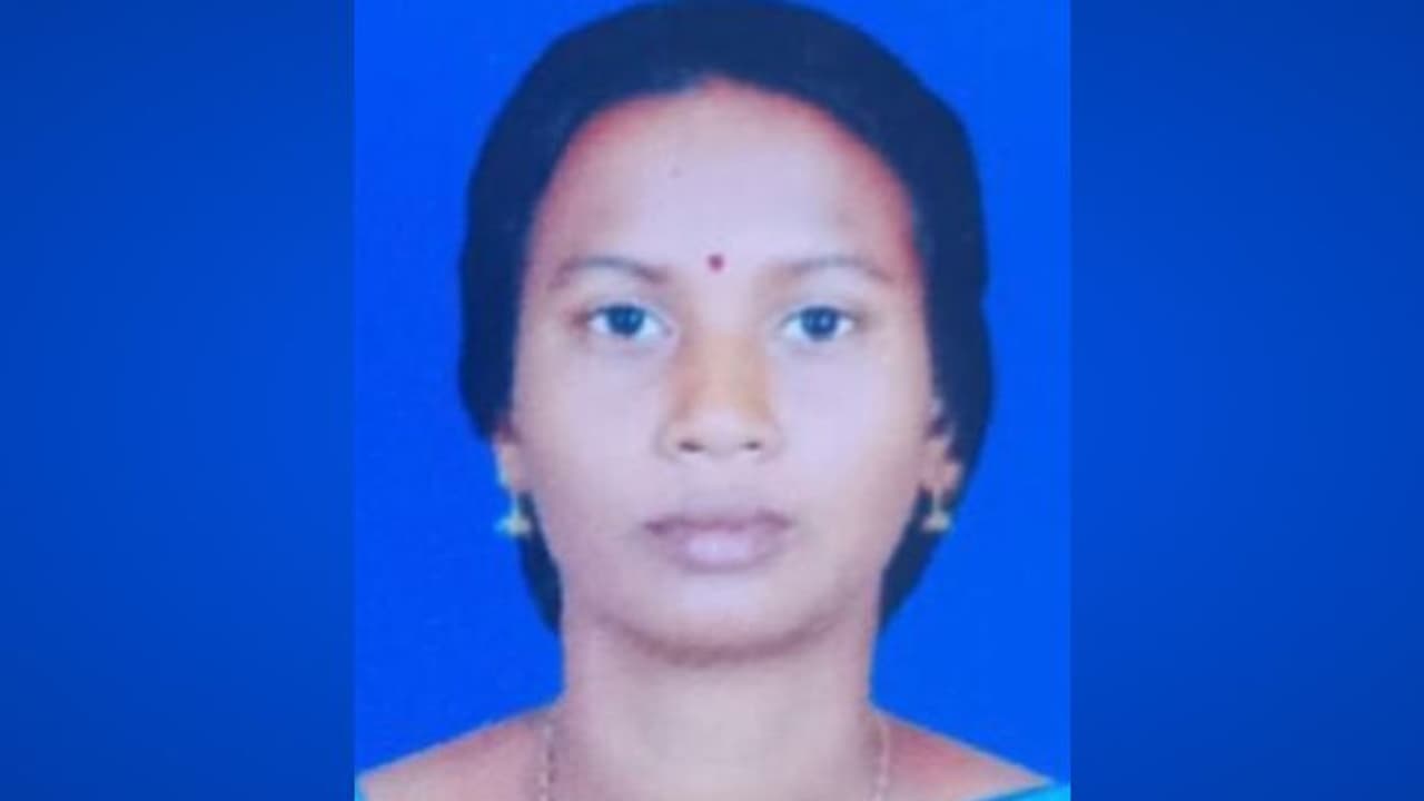 ബസ്സിനെ മറികടക്കുന്നതിനിടെ കാർ എതിരെ വന്ന സ്കൂട്ടറിൽ ഇടിച്ചു; യുവതിക്ക് ദാരുണാന്ത്യം, അപകടം കൊടുങ്ങല്ലൂരിൽ ബസ്സിനെ മറികടക്കുന്നതിനിടെ കാർ എതിരെ വന്ന സ്കൂട്ടറിൽ ഇടിച്ചു; യുവതിക്ക് ദാരുണാന്ത്യം, അപകടം കൊടുങ്ങല്ലൂരിൽ