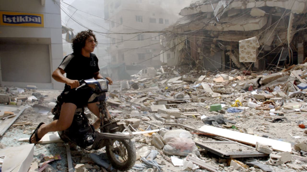 യുദ്ധ ഭീതി ഒഴിയുന്നു, കൂടുതൽ ജനങ്ങൾ തിരികെ വീടുകളിലേക്ക്; ഇസ്രയേൽ ലെബനൻ വെടിനിര്ത്തൽ പ്രാബല്യത്തിൽ യുദ്ധ ഭീതി ഒഴിയുന്നു, കൂടുതൽ ജനങ്ങൾ തിരികെ വീടുകളിലേക്ക്; ഇസ്രയേൽ ലെബനൻ വെടിനിര്ത്തൽ പ്രാബല്യത്തിൽ