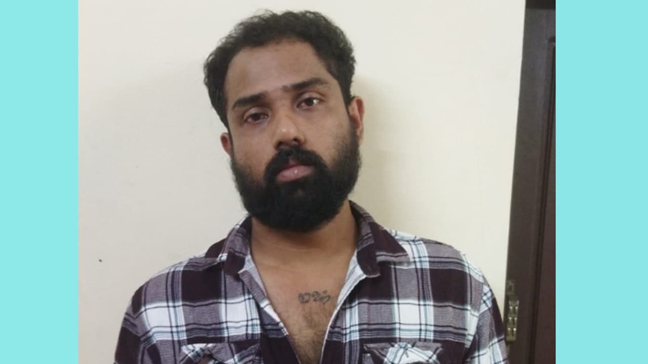 ഇരുട്ടുവീണാൽ സ്ത്രീകളുടെ പിന്നാലെ ബൈക്കിലെത്തും, കടന്നുപിടിക്കും; ഏറെക്കാലം കൊടകരയെ വിറപ്പിച്ച യുവാവ് പിടിയിൽ