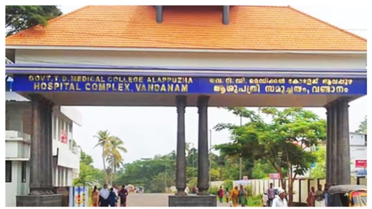 പത്തനംതിട്ടയിലെ പ്ലസ് ടൂ വിദ്യാർത്ഥിനിയുടെ മരണം: 17കാരി ആത്മഹത്യക്ക് ശ്രമിച്ചെന്ന് കണ്ടെത്തൽ; കുറിപ്പ് പുറത്ത് പത്തനംതിട്ടയിലെ പ്ലസ് ടൂ വിദ്യാർത്ഥിനിയുടെ മരണം: 17കാരി ആത്മഹത്യക്ക് ശ്രമിച്ചെന്ന് കണ്ടെത്തൽ; കുറിപ്പ് പുറത്ത്